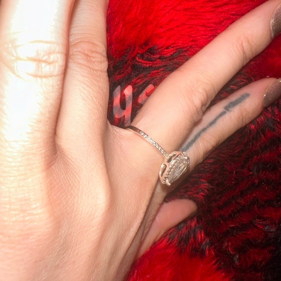 Pandora Large radiant teardrop ring - Picture 3 of 6